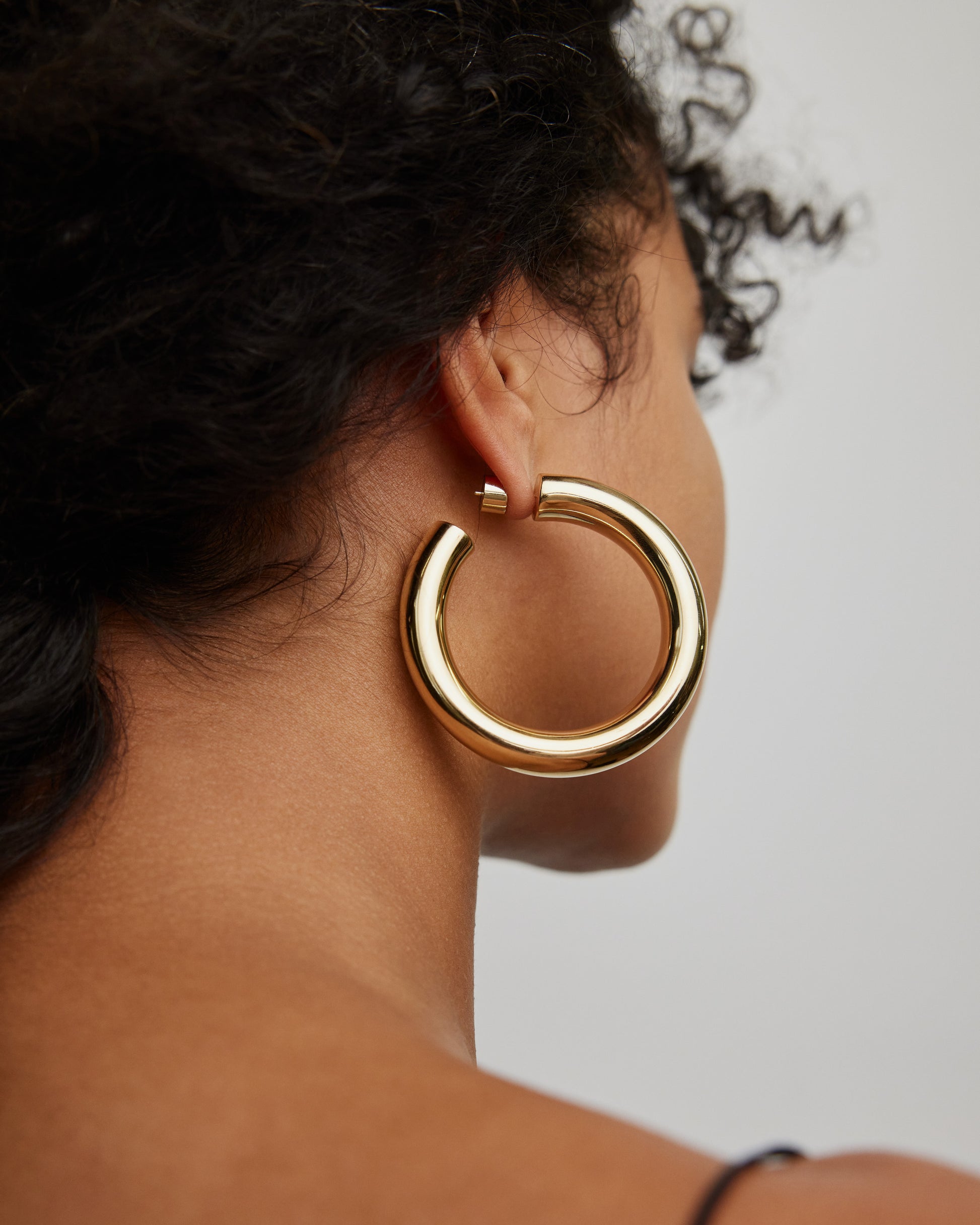 Jennifer Fisher - 1.5'' Jamma Baby Hoops on model - Yellow Gold