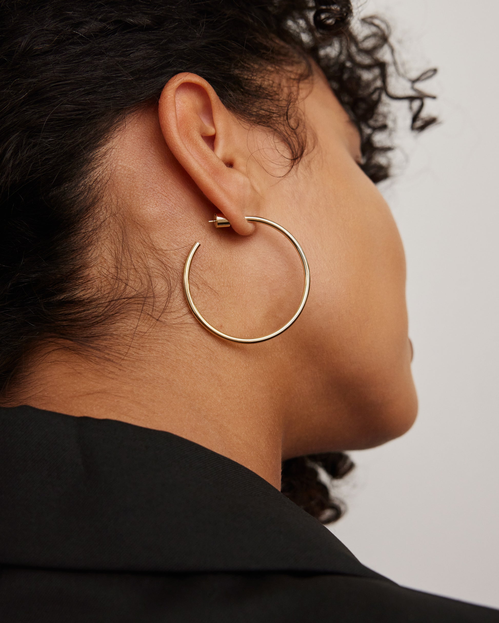 Jennifer Fisher - 1.5'' Thread Baby Hoops on model - Yellow Gold
