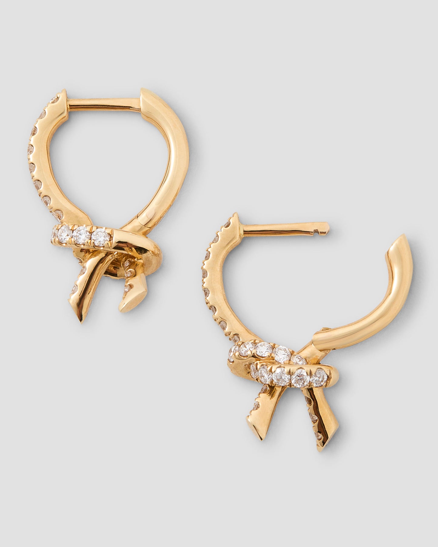 Knot Huggie in 18K Gold with Pavé White Diamonds