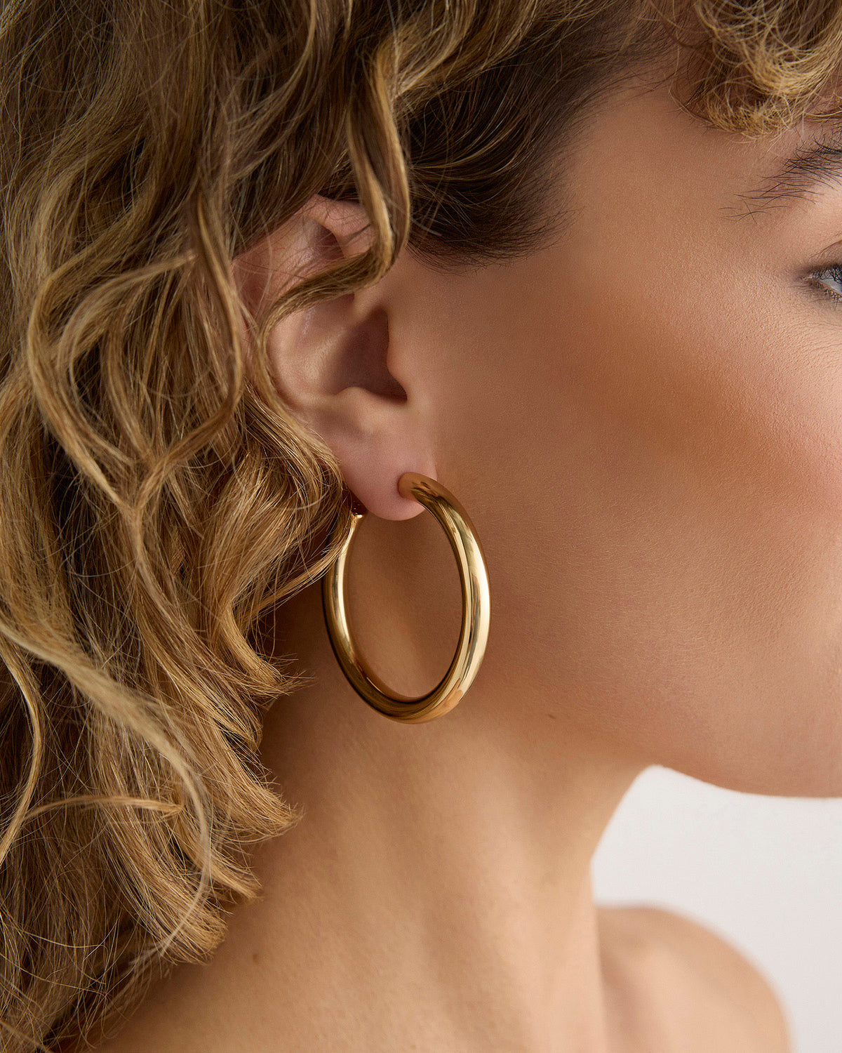 1.5" Samira Baby Hoops earring - front view | gold hoop earrings for women