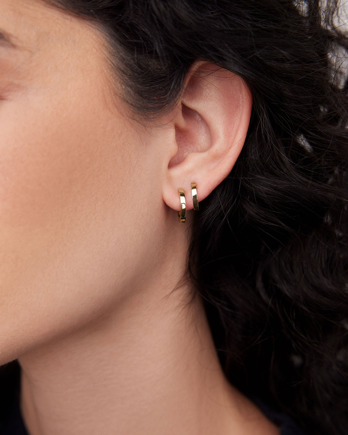 18k Small Huggie earring - side view | gold huggie earrings