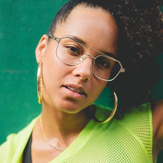 ALICIA-KEYS-JENNIFER-HOOPS