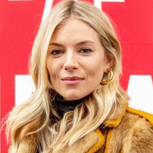 SIENNA-MILLER-MINI-SAMIRA-HOOPS