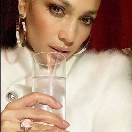 JENNIFER-LOPEZ-KATE-HOOPS