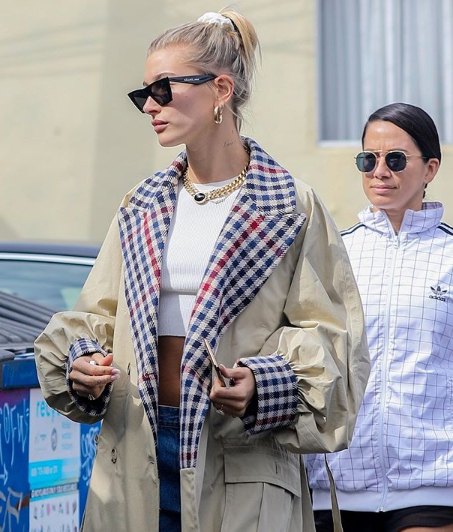 HAILEY-BIEBER-MINI-SAMIRA-HOOPS