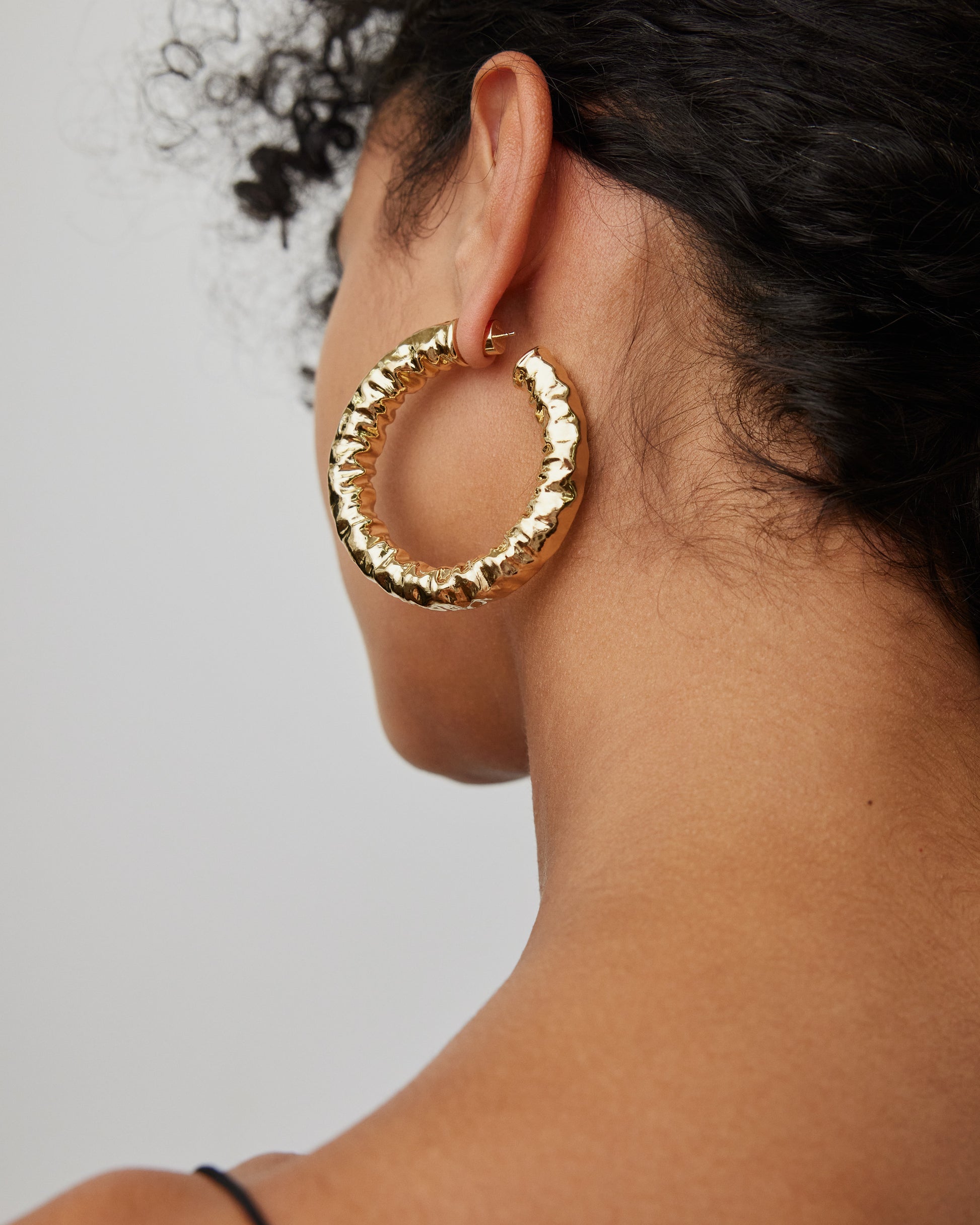  Jennifer Fisher - 1.5'' Maeve Baby Hoops on model - Yellow Gold