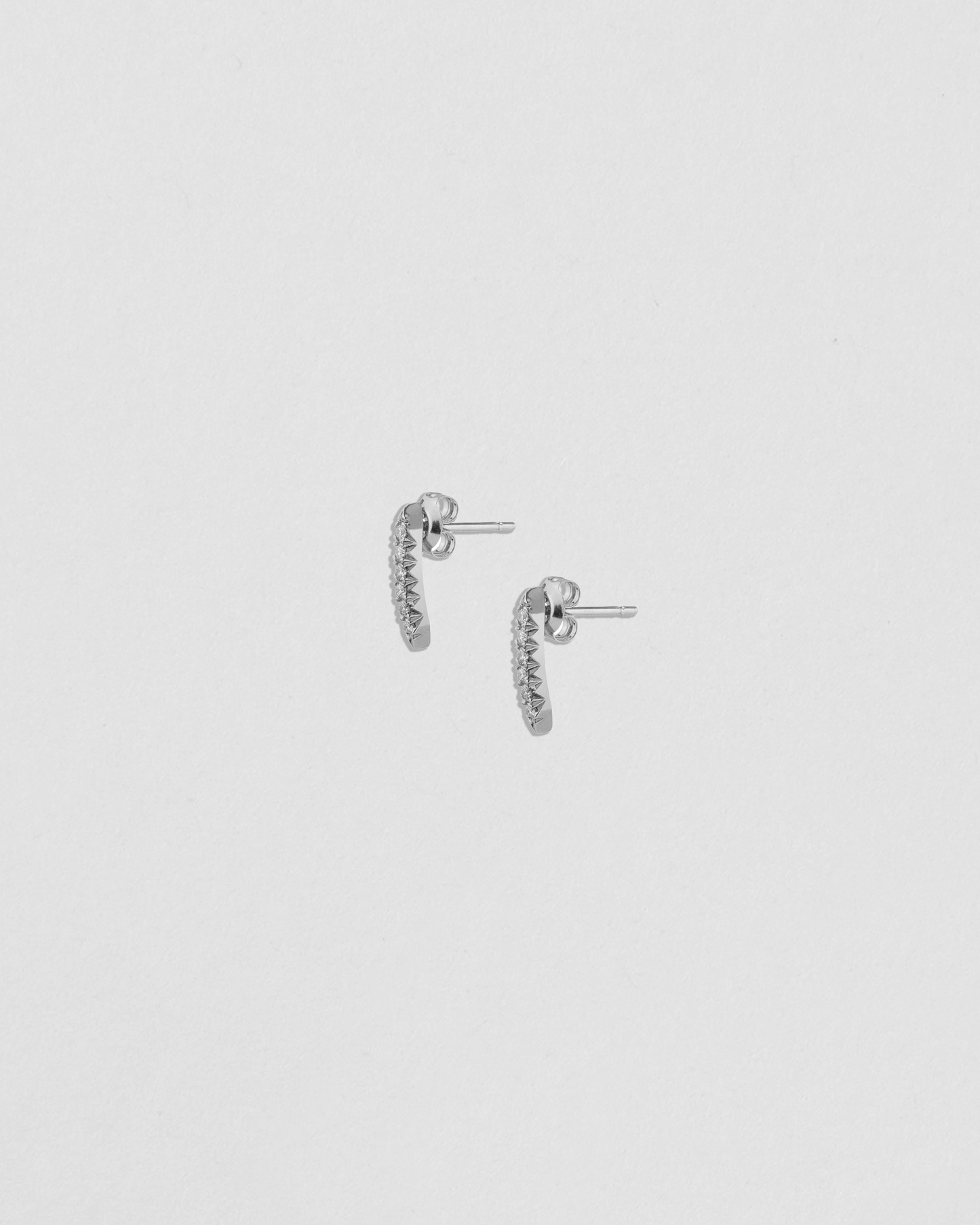 Essential Pin Earrings With Pavé White Diamonds