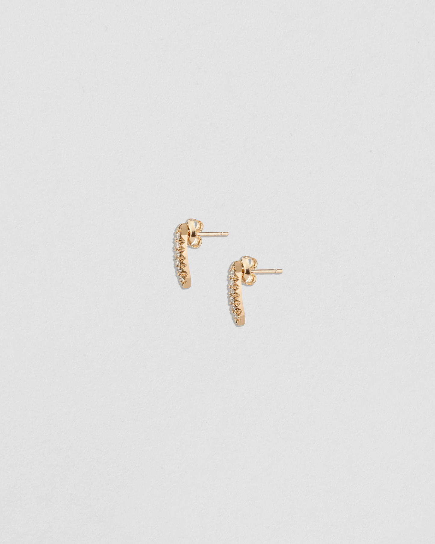 Essential Pin Earrings With Pavé White Diamonds