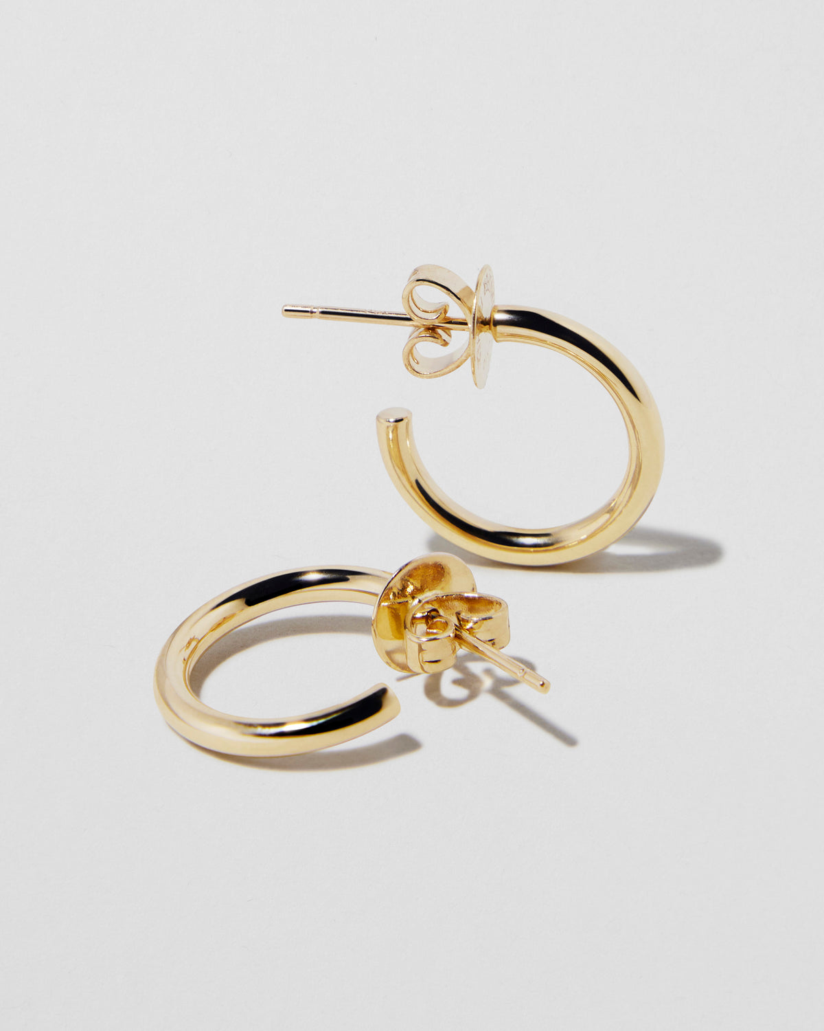 Thread Huggies in 14K Yellow Gold 18K gold earring - front view | hoop earrings