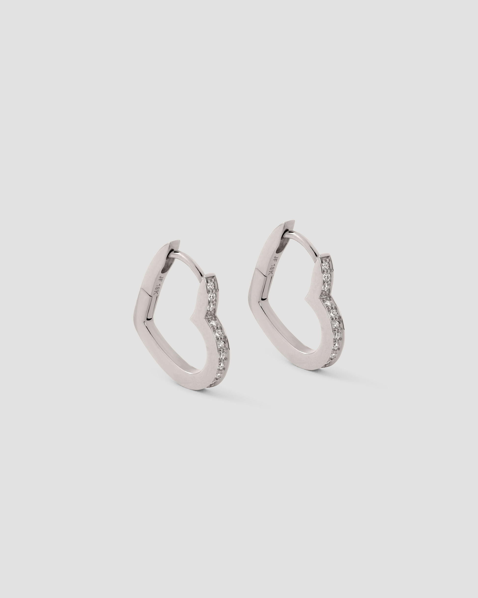 18 white gold pair