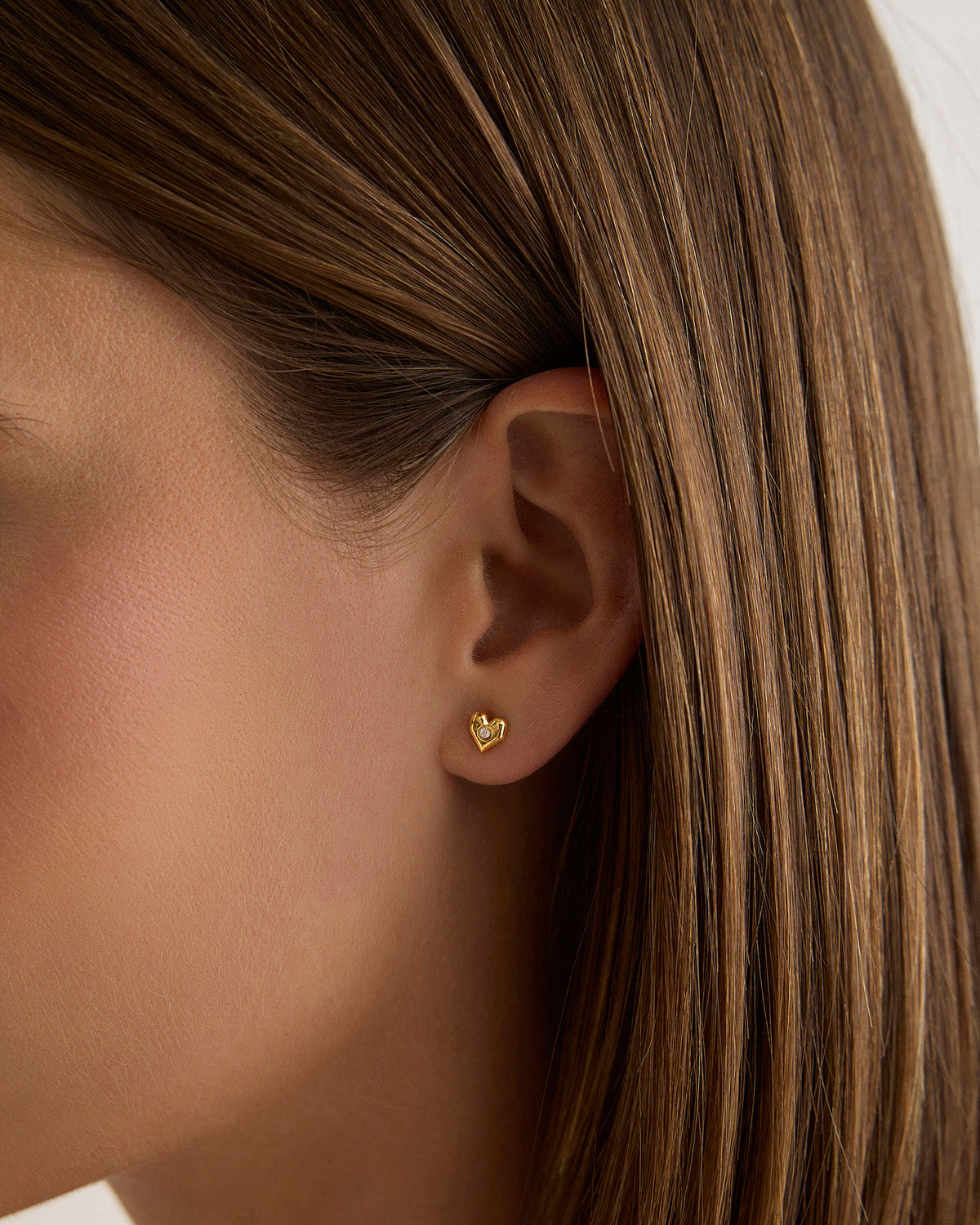 Heart Stud gold earring - close-up detail | diamond stud earrings