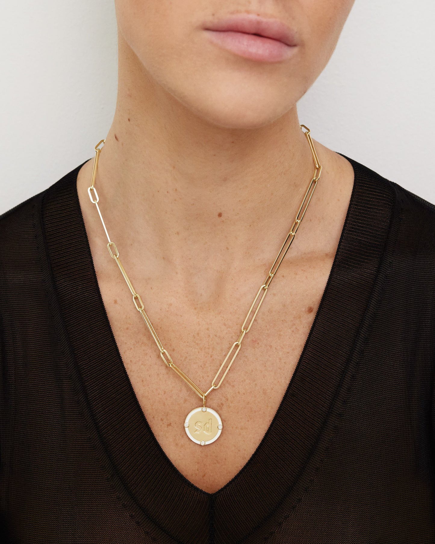 Circle Charm Homecoming Edition in 18K Yellow Gold