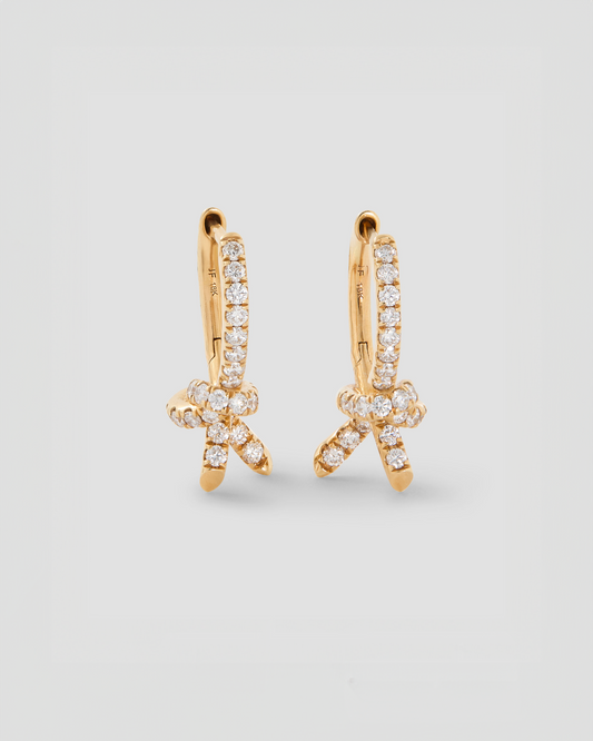 Knot Huggie in 18K Gold with Pavé White Diamonds