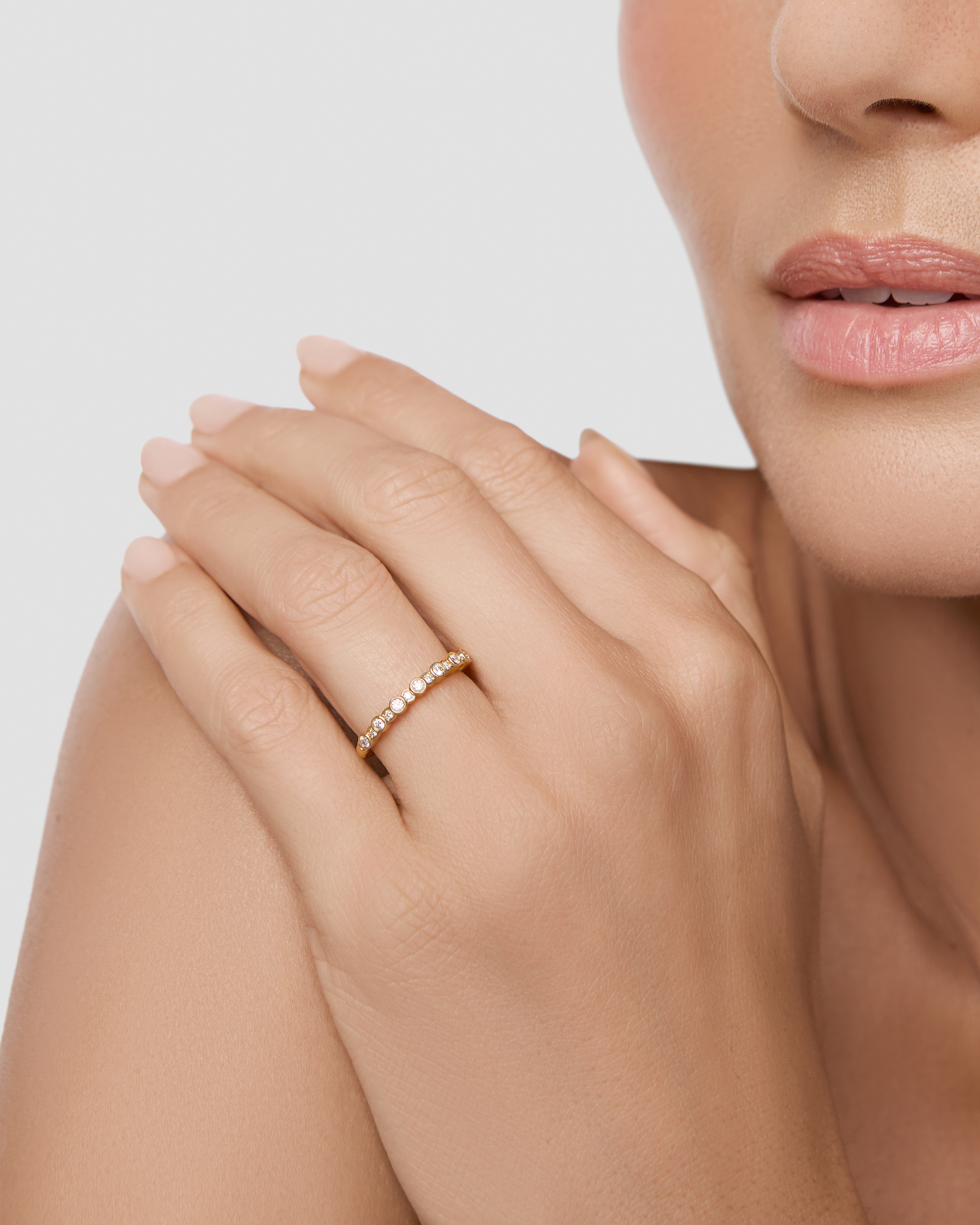 Mixed Size Round Diamond Bezel Ring