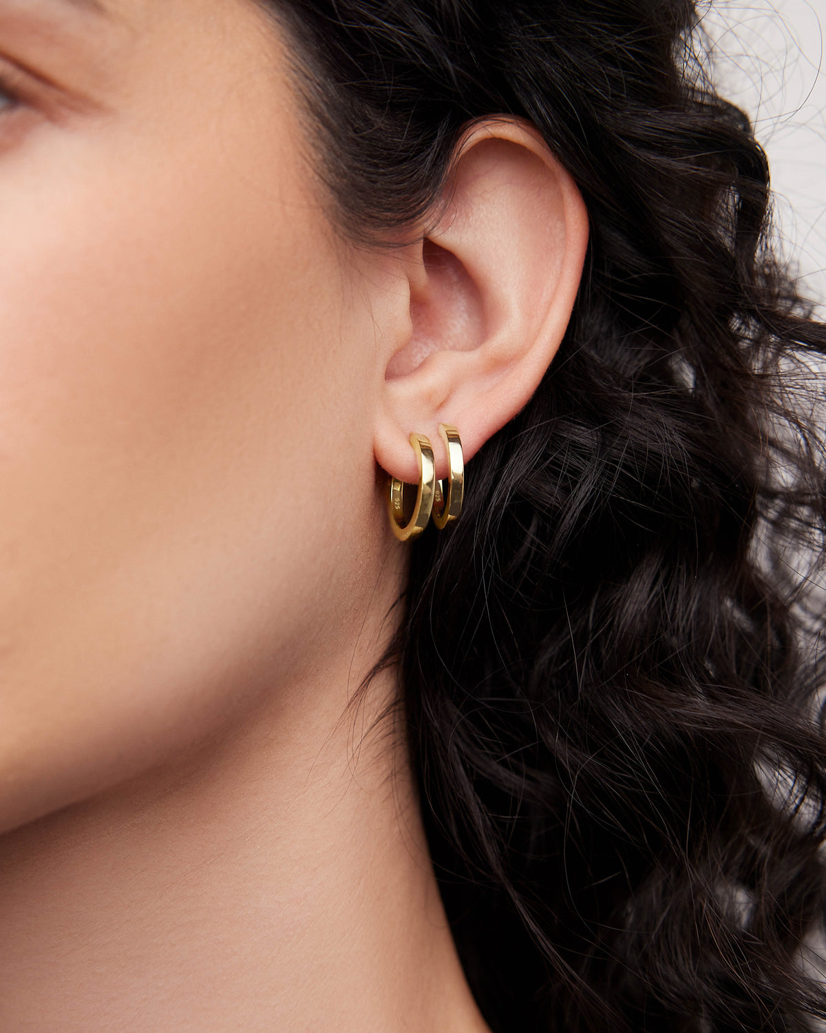 18k Huggie earring - alternate angle | gold huggie earrings