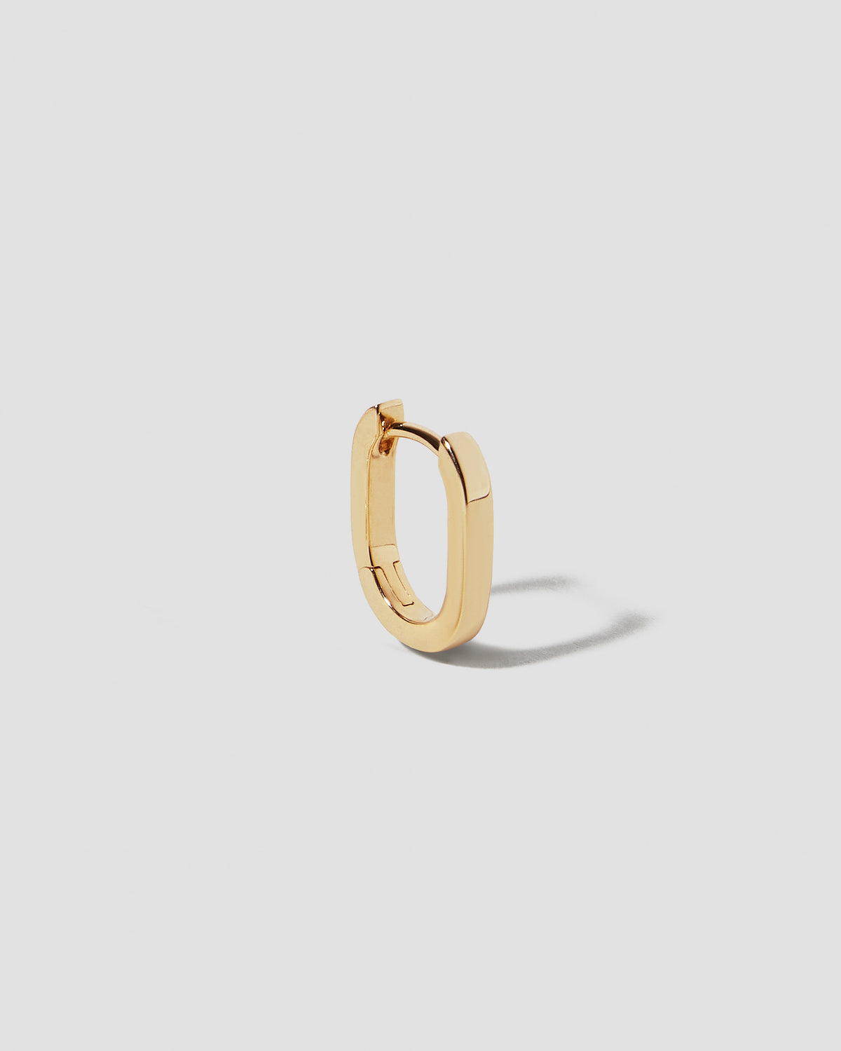 18k Link Huggie earring - front view | gold huggie earrings