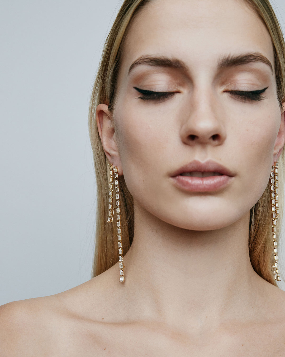 JF Lab - Emerald Cut Long Convertible Drop Earrings 18K gold earring - close-up detail | lab grown diamond earrings