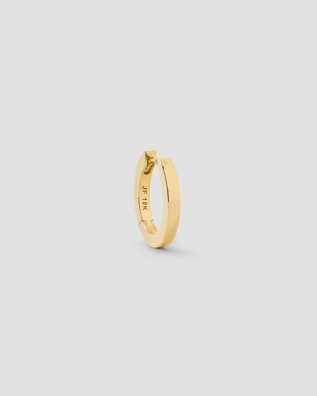 18k Small Huggie earring - close-up detail | gold huggie earrings