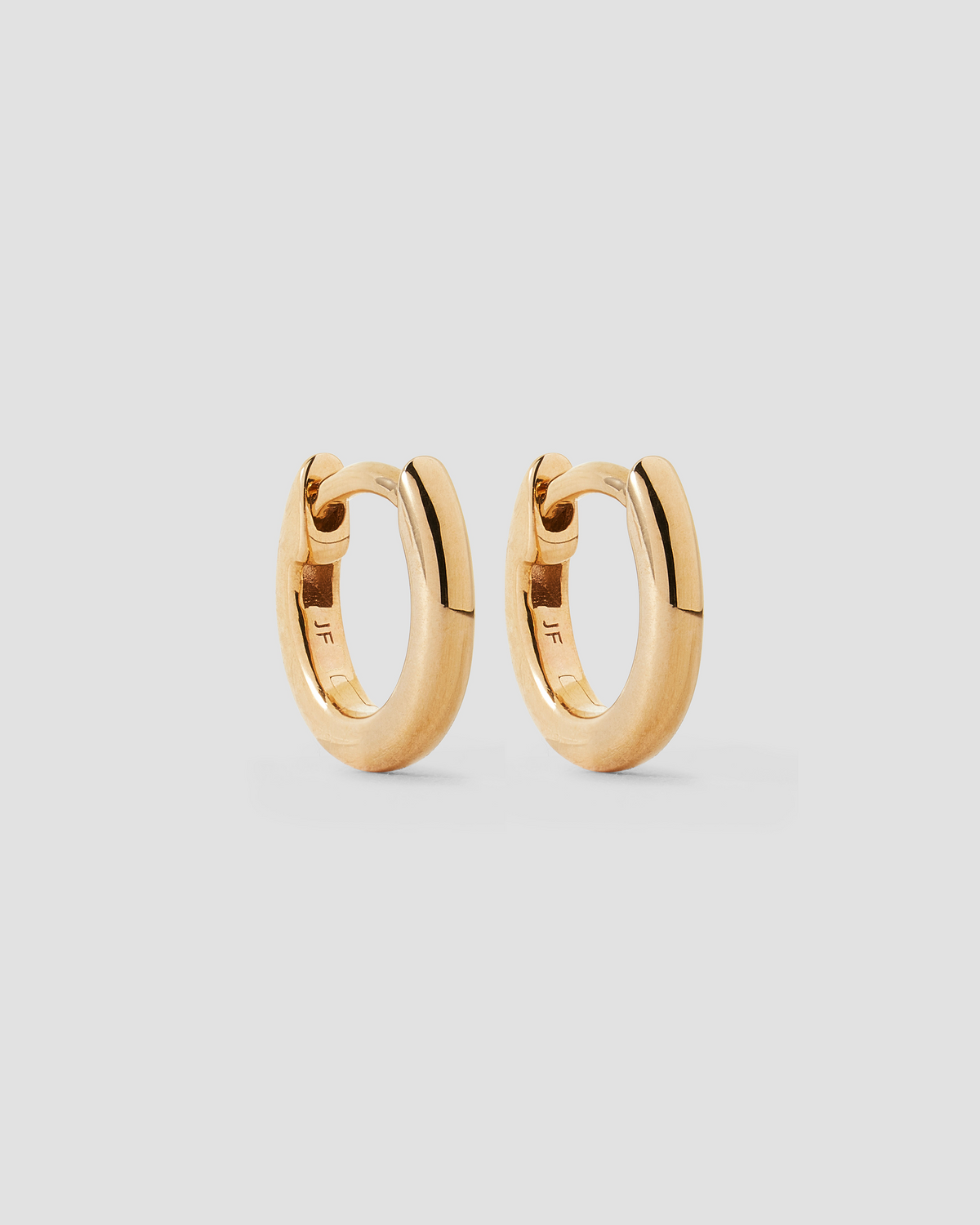 18K Essential Tiny Huggie