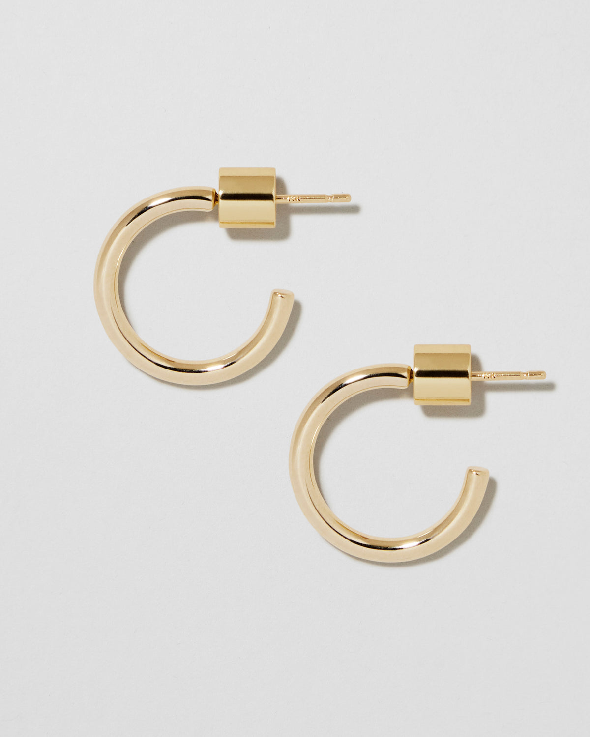 Thread Huggies earring - front view | gold threader earrings