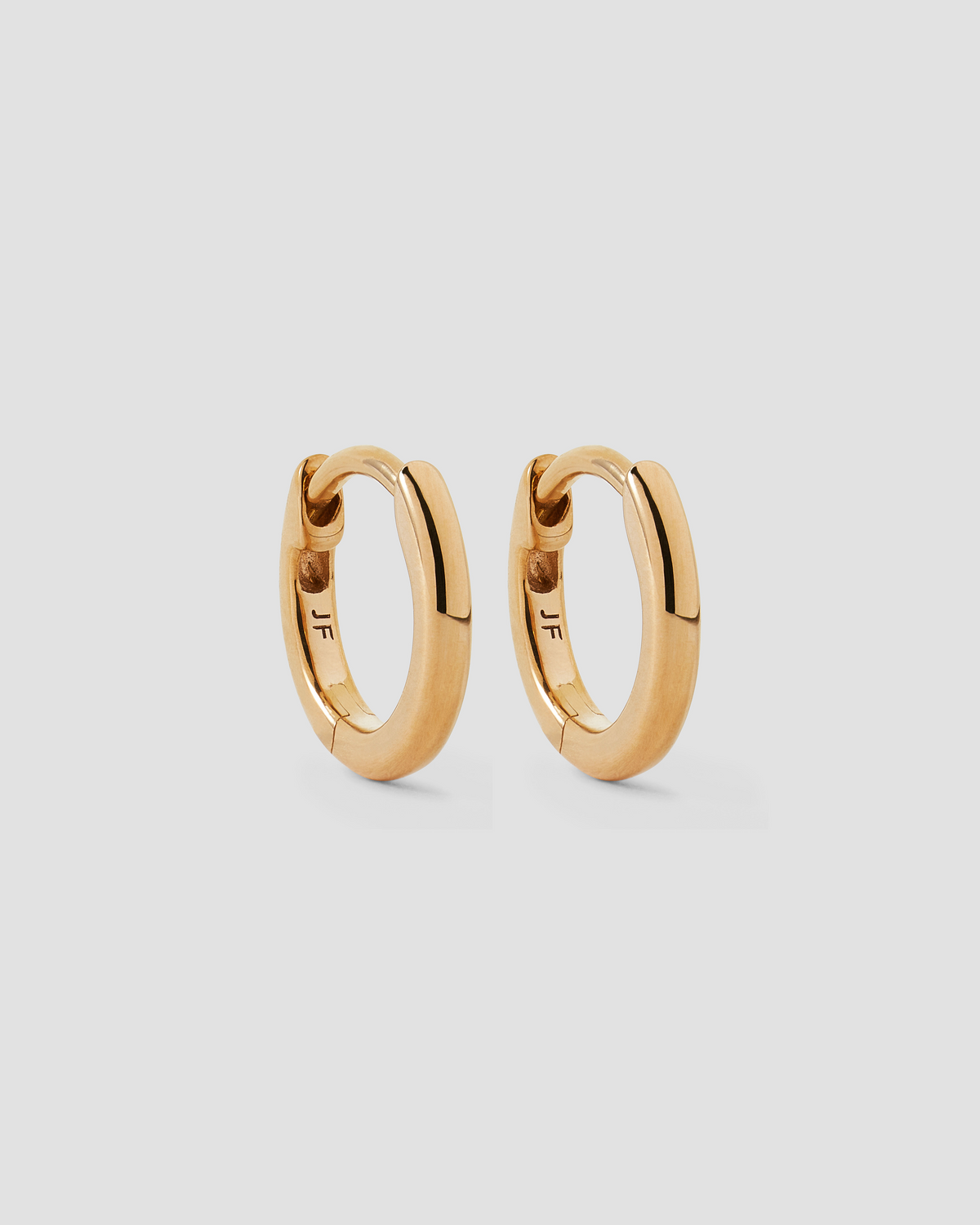 18K Essential Tiny Huggie