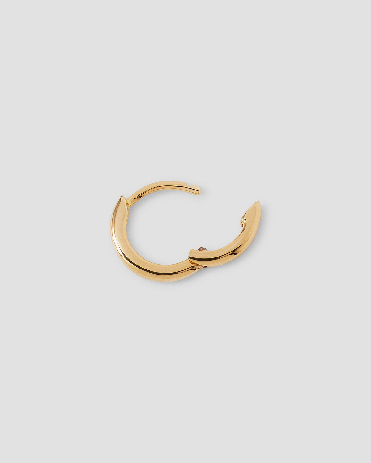 18K Essential Tiny Huggie