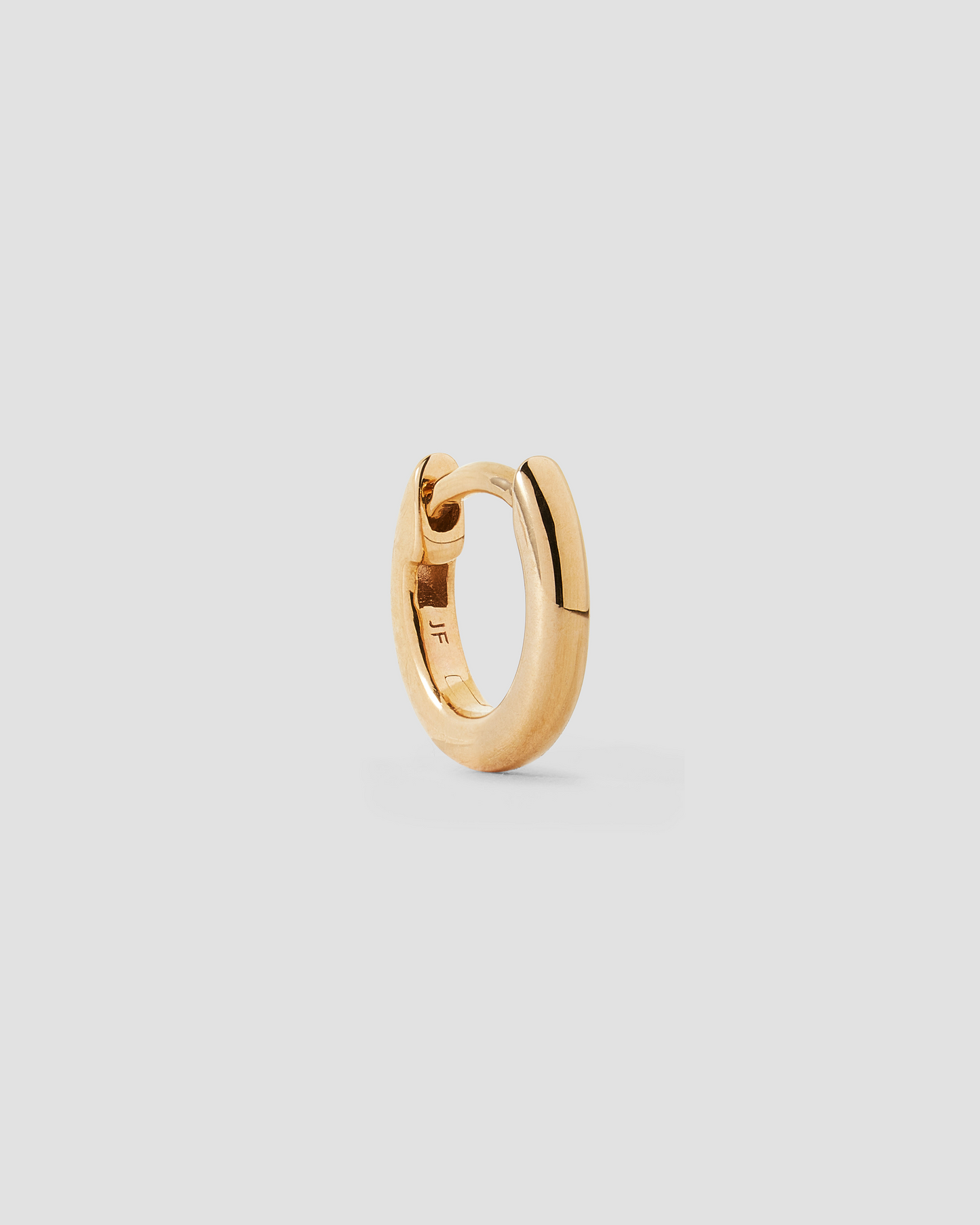 18K Essential Tiny Huggie