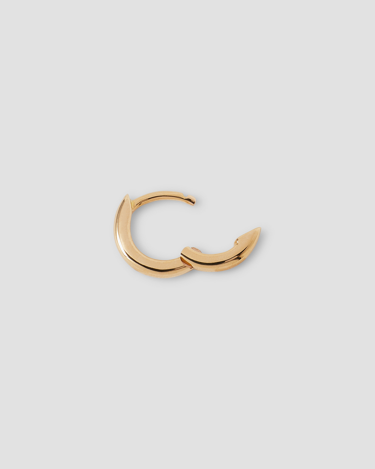 18K Essential Tiny Huggie